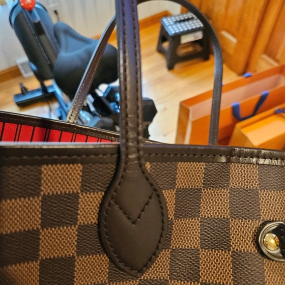 Louis Vuitton Neverfull MM - Picture 8 of 10